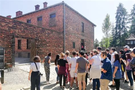 get your guide auschwitz|Krakow: Auschwitz Guided Tour with Optional Lunch and Pickup.